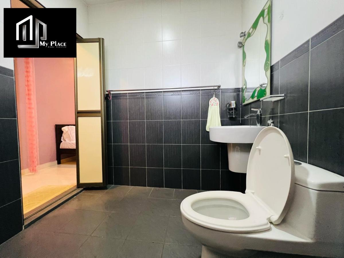 2 Storey 5Br 16Pax Semabok Taman Cheng Ho, 3 By Myplace Malacca エクステリア 写真