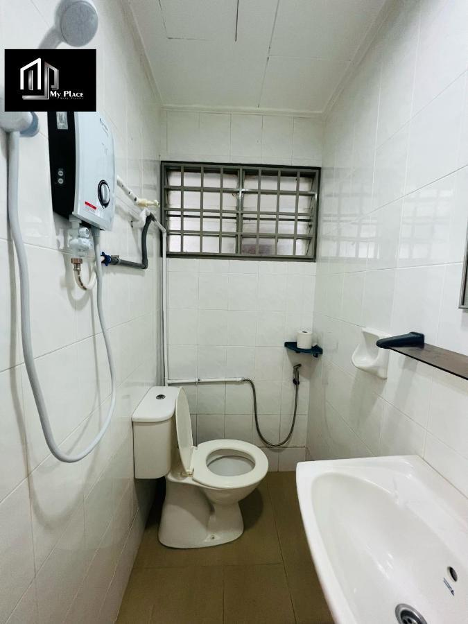 2 Storey 5Br 16Pax Semabok Taman Cheng Ho, 3 By Myplace Malacca エクステリア 写真