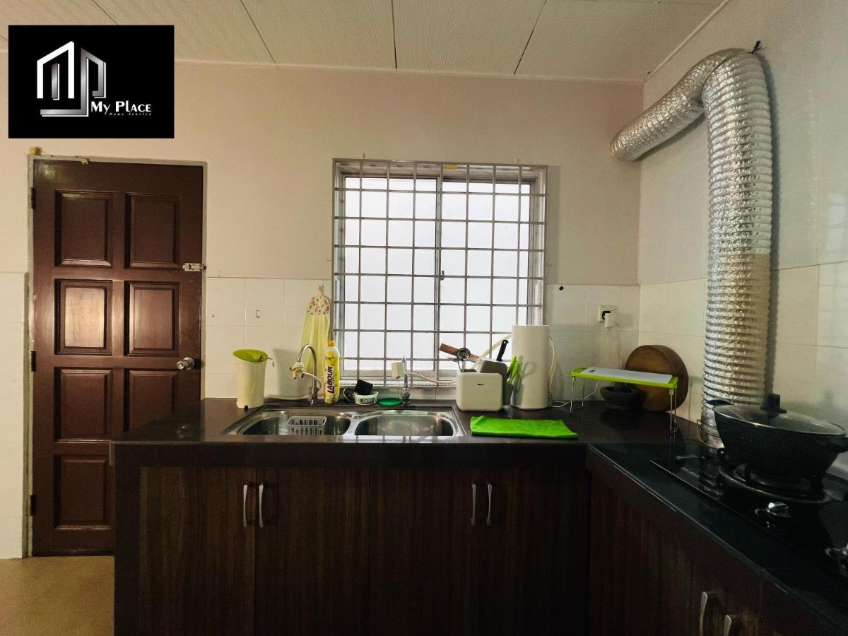 2 Storey 5Br 16Pax Semabok Taman Cheng Ho, 3 By Myplace Malacca エクステリア 写真