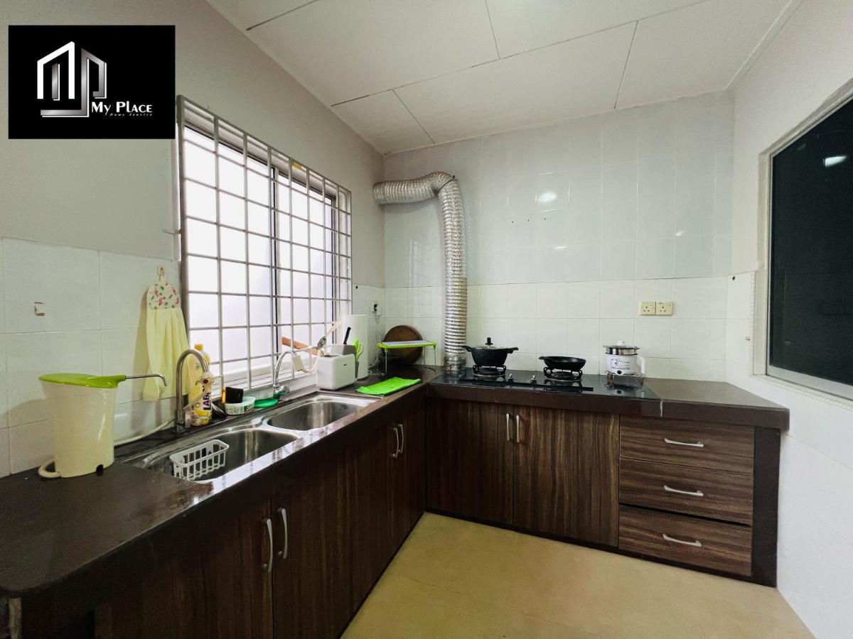 2 Storey 5Br 16Pax Semabok Taman Cheng Ho, 3 By Myplace Malacca エクステリア 写真